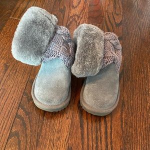 Ugg toddler size 6 gray knit boots
